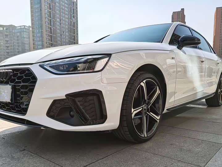 Фото 8 - Audi A4L