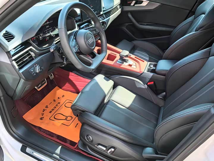 Фото 9 - Audi A4L