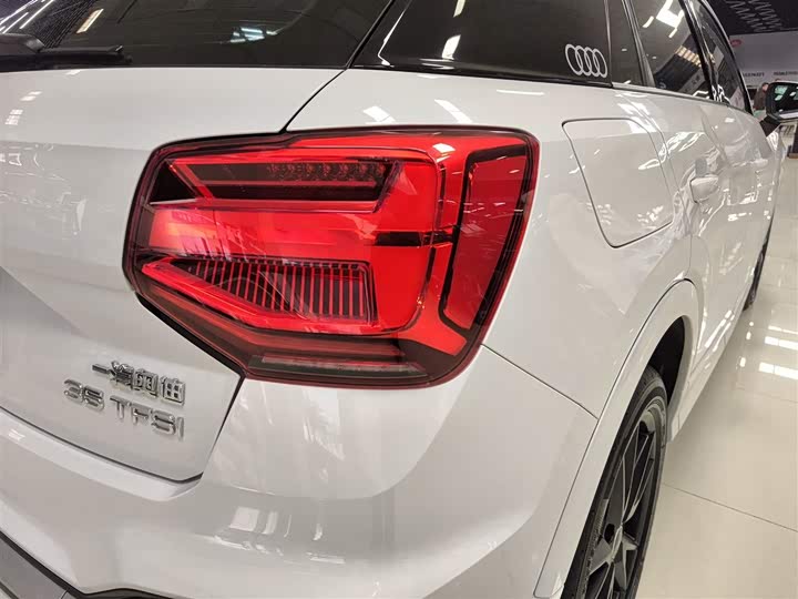 Фото 8 - Audi Q2L