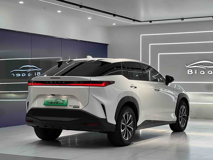 Фото 6 - Lexus RZ