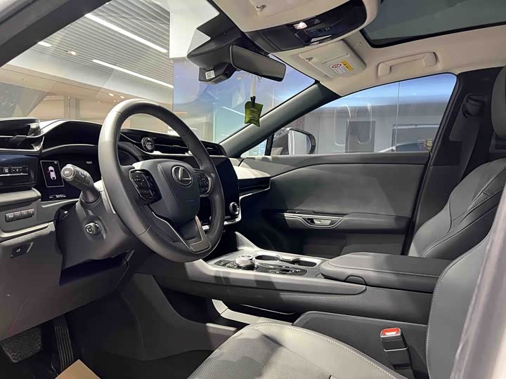 Фото 7 - Lexus RZ