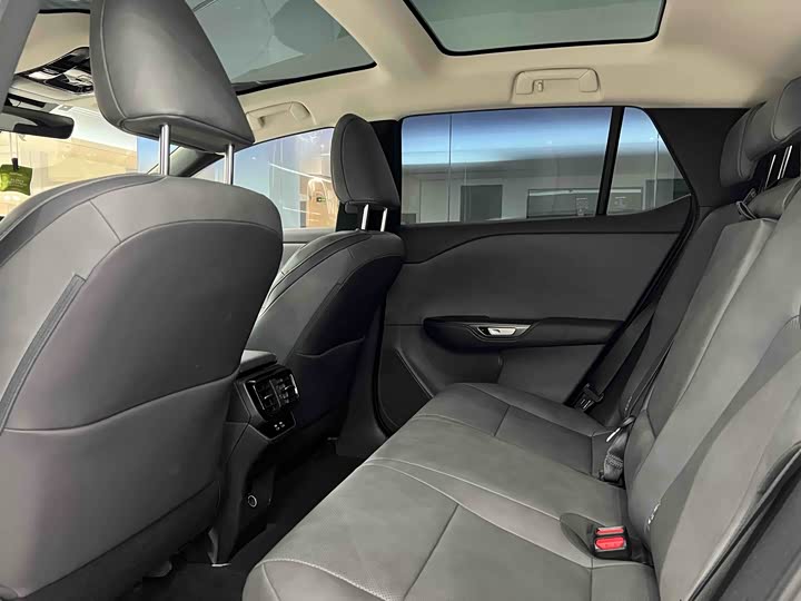 Фото 8 - Lexus RZ