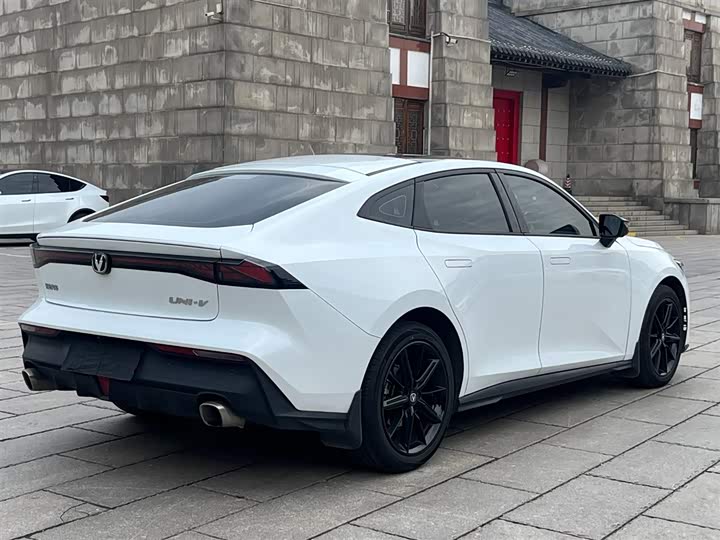 Фото 6 - Changan UNI-V