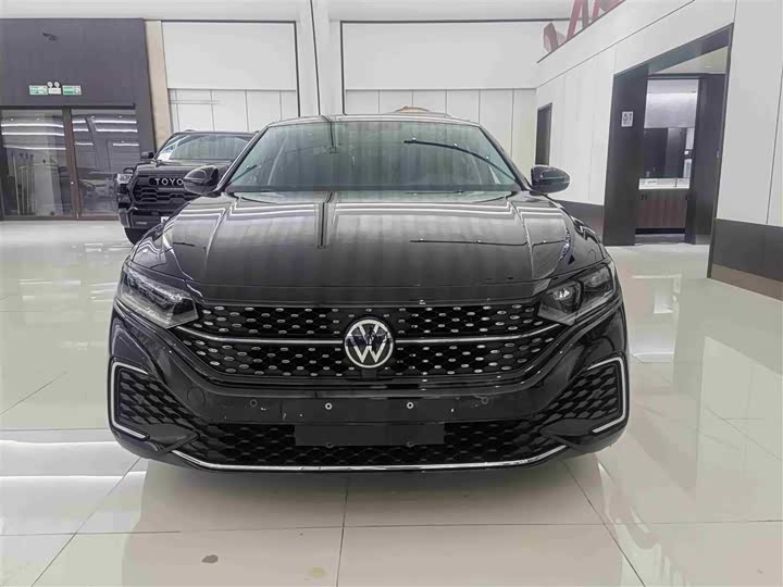 Фото 2 - Volkswagen Passat