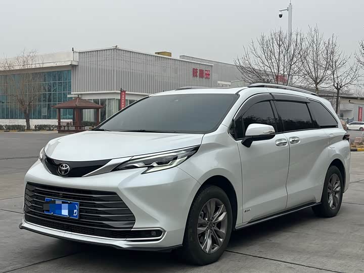 Фото 1 - Toyota Sienna