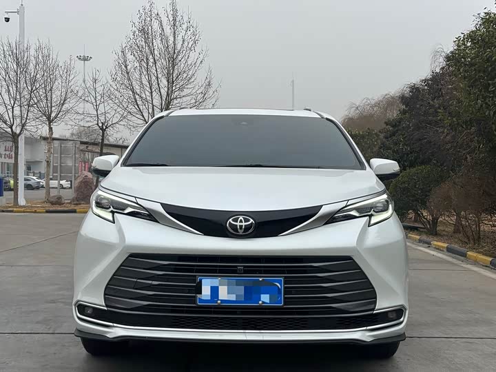 Фото 2 - Toyota Sienna