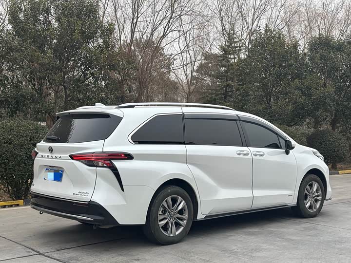 Фото 4 - Toyota Sienna