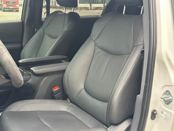 Фото 8 - Toyota Sienna