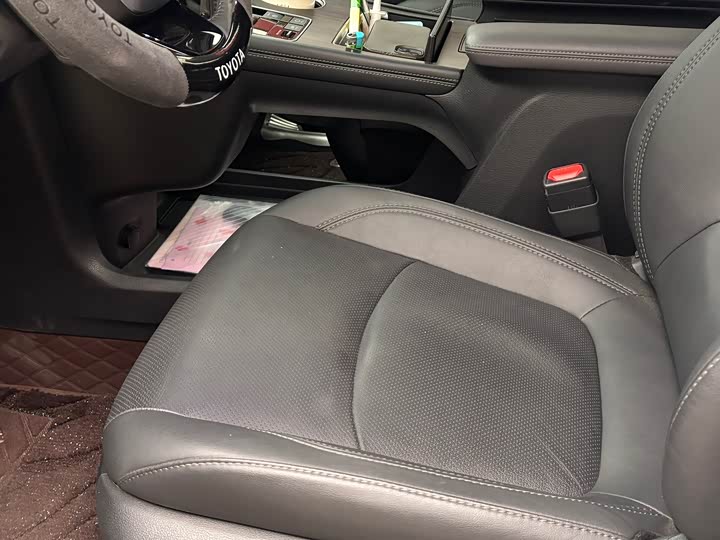 Фото 9 - Toyota Sienna