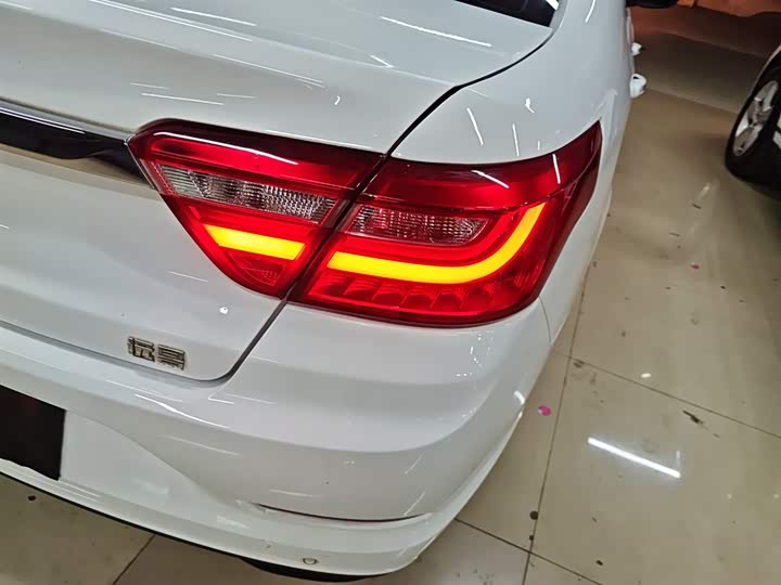 Фото 8 - Geely Vision