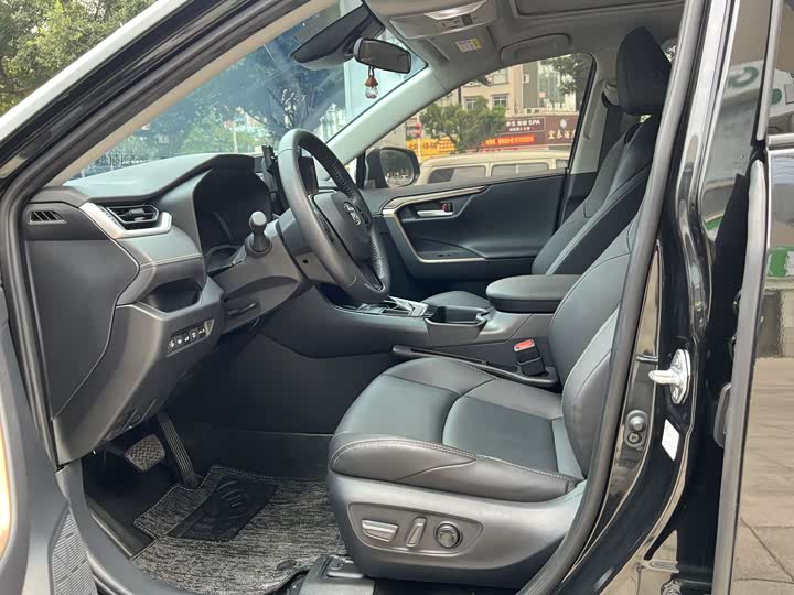 Фото 4 - Toyota Wildlander