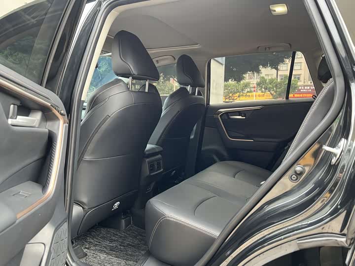 Фото 6 - Toyota Wildlander