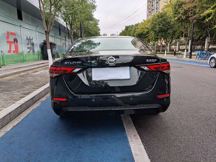 Фото 5 - Nissan Sylphy