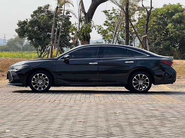 Фото 8 - Toyota Avalon