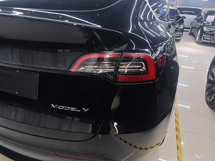 Фото 8 - Tesla Model Y