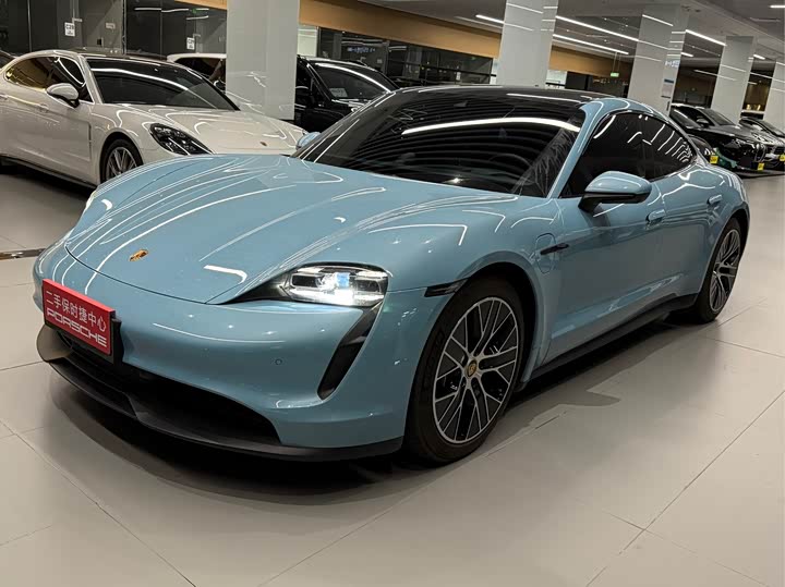 Фото 1 - Porsche Taycan