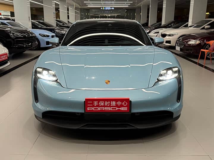 Фото 2 - Porsche Taycan