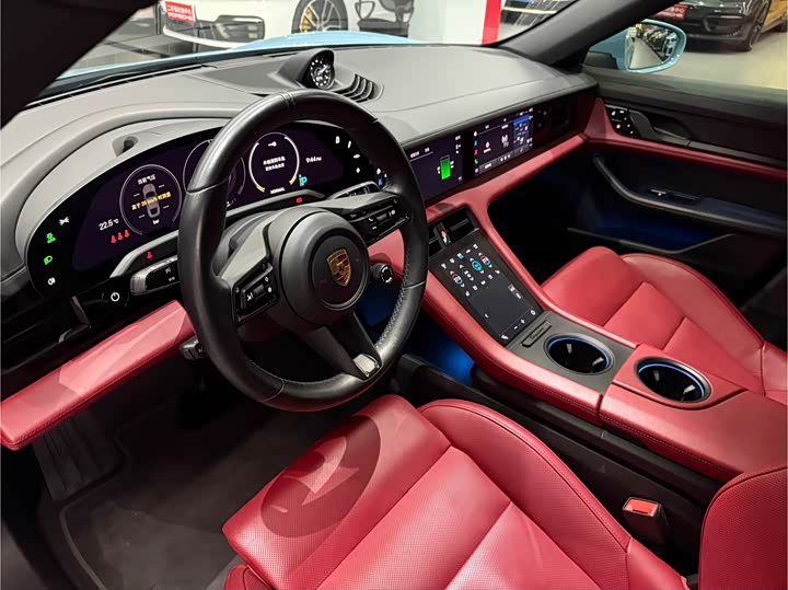 Фото 8 - Porsche Taycan