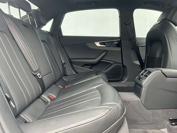 Фото 7 - Audi A4L