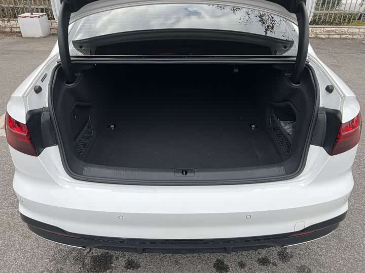 Фото 8 - Audi A4L