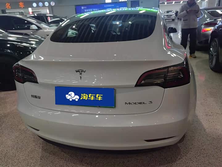 Фото 3 - Tesla Model 3