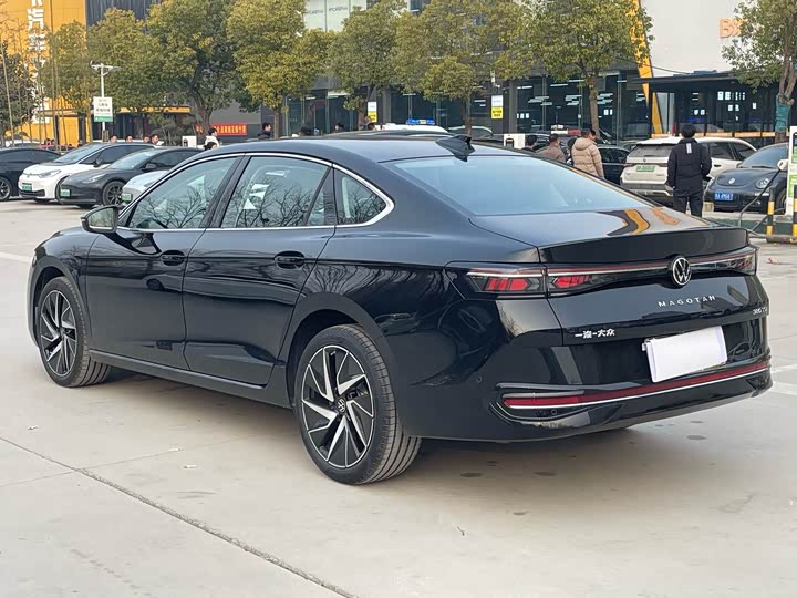 Фото 5 - Volkswagen Magotan