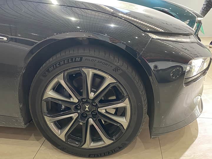 Фото 3 - XPeng P7