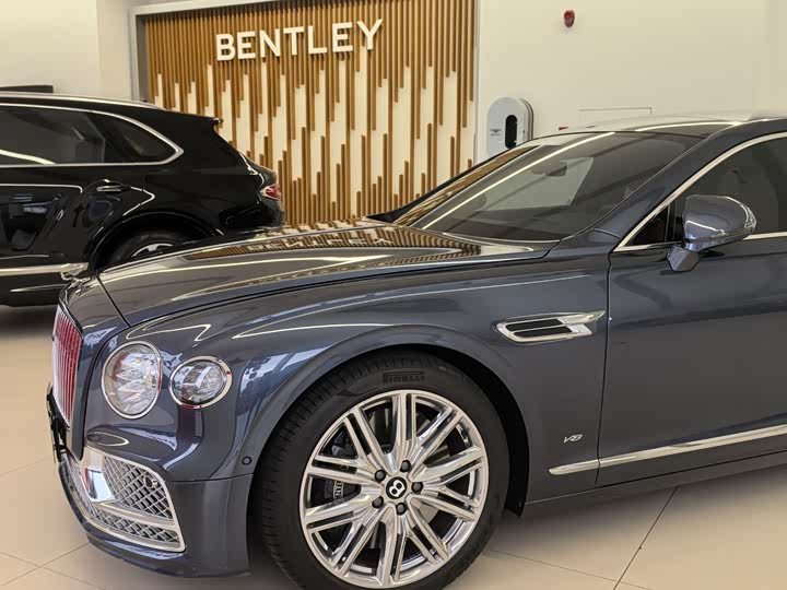 Фото 4 - Bentley Flying Spur