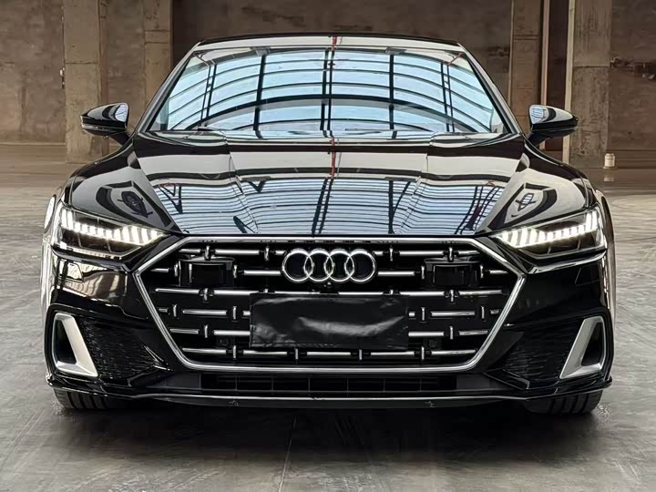 Фото 2 - Audi A7L