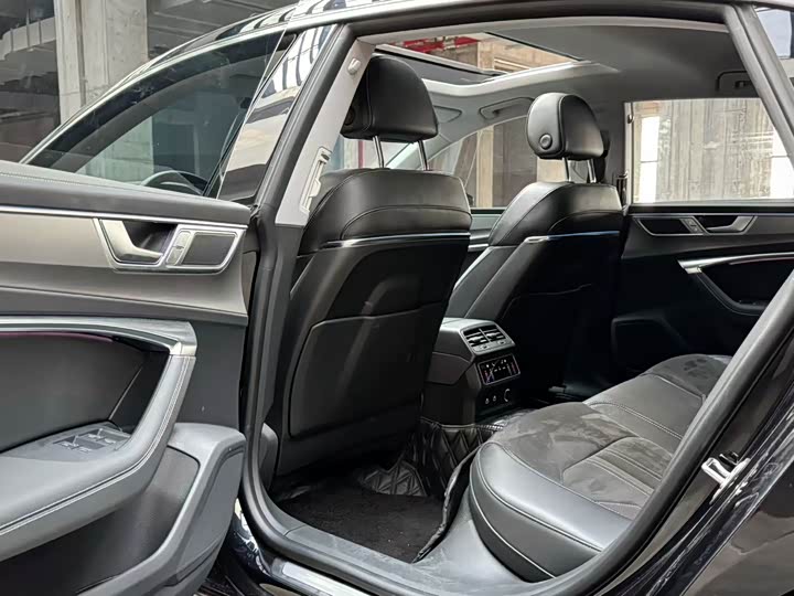 Фото 6 - Audi A7L