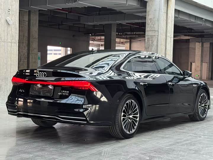 Фото 7 - Audi A7L