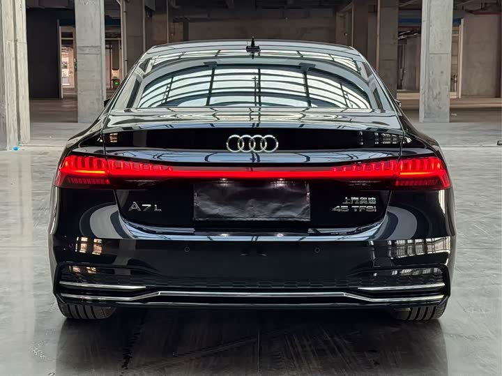 Фото 8 - Audi A7L