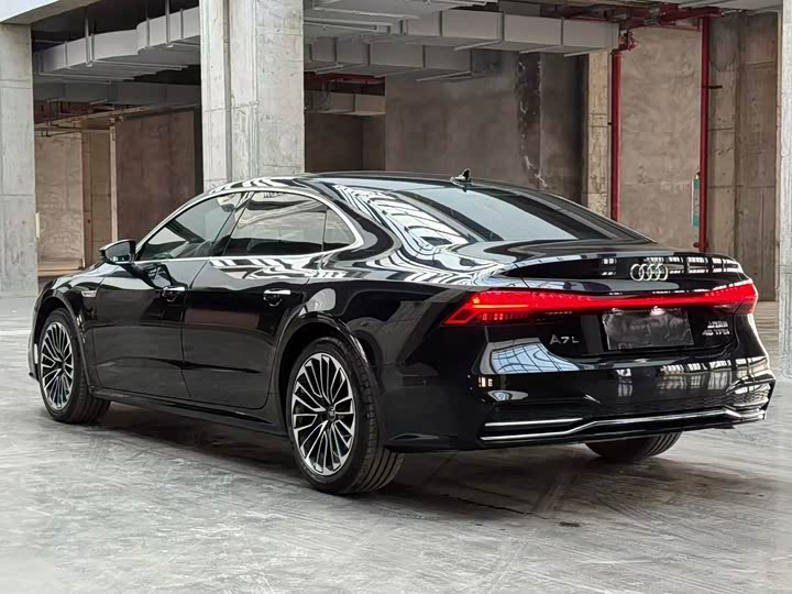 Фото 9 - Audi A7L