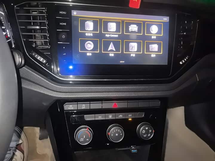 Фото 6 - Volkswagen T-Roc