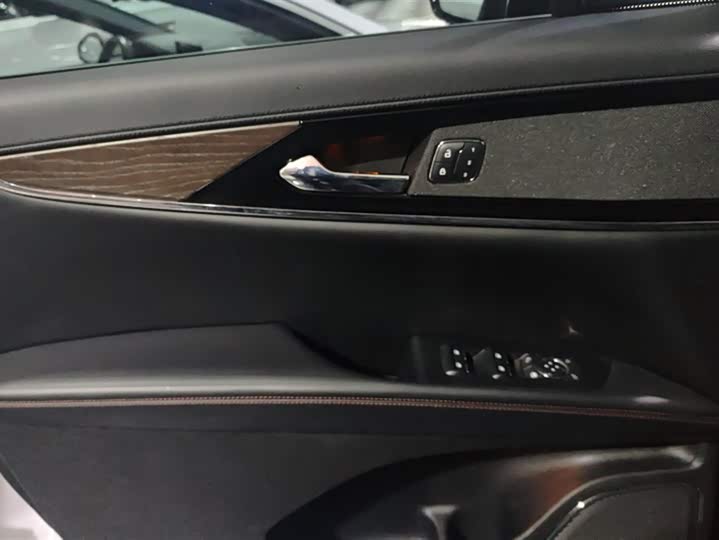 Фото 7 - Lincoln Nautilus