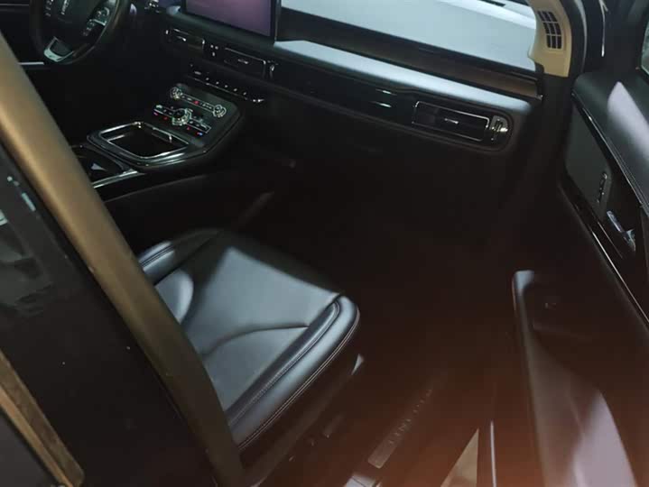 Фото 8 - Lincoln Nautilus