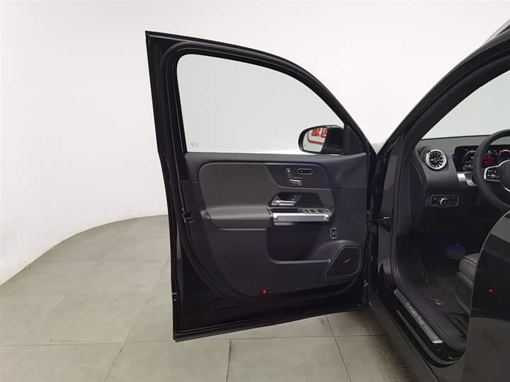 Фото 8 - Mercedes-Benz EQB