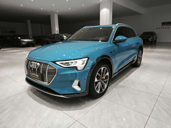 Фото 3 - Audi e-tron