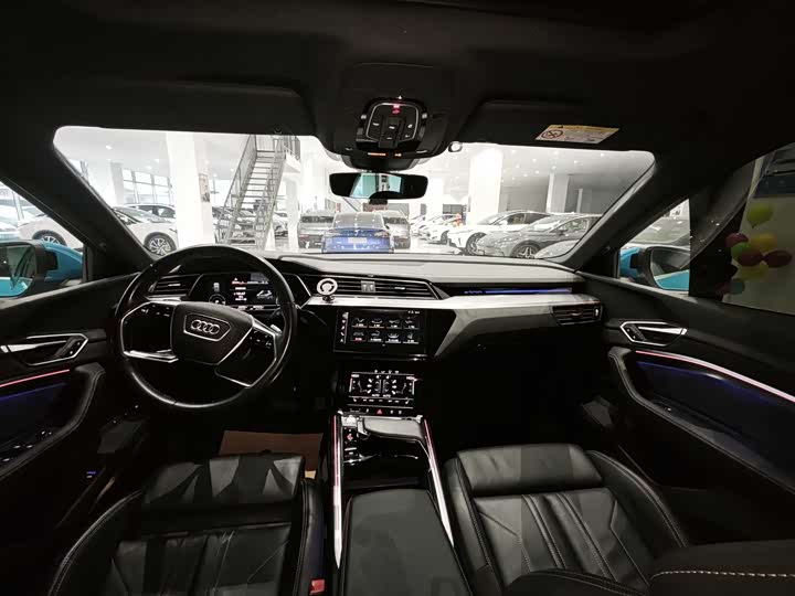 Фото 7 - Audi e-tron