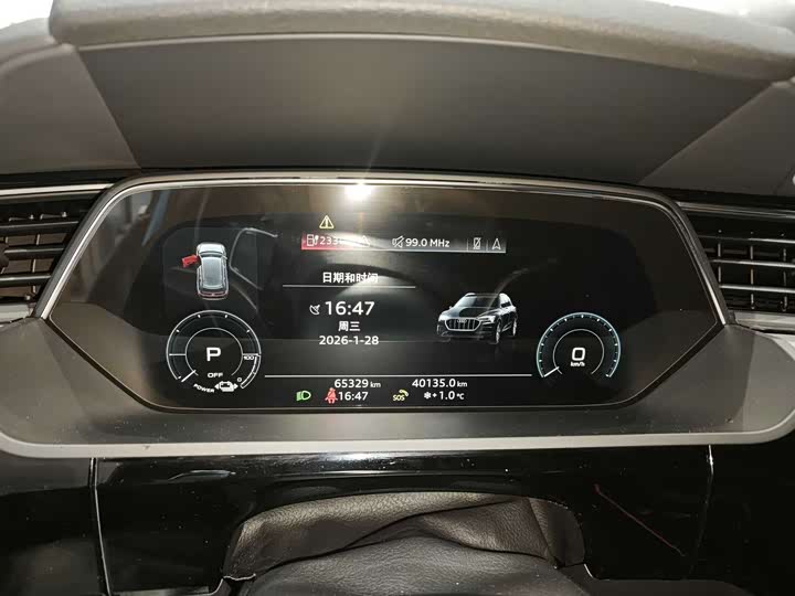 Фото 8 - Audi e-tron