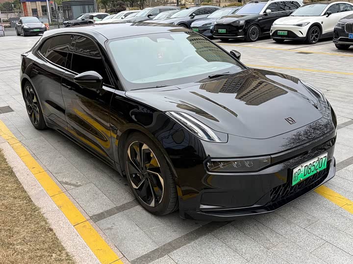 Фото 3 - Zeekr 001