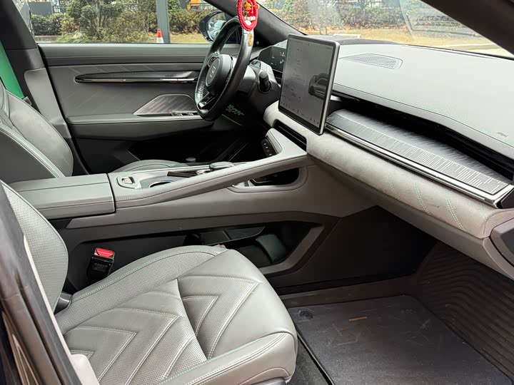 Фото 4 - Zeekr 001