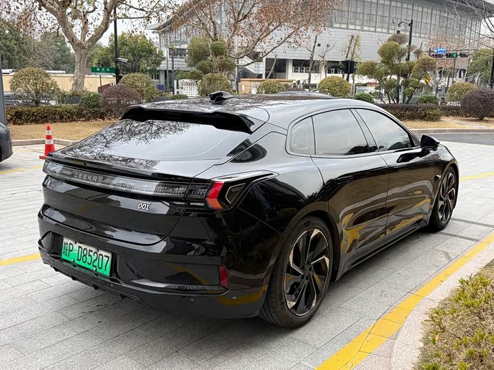 Фото 6 - Zeekr 001