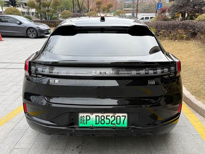 Фото 7 - Zeekr 001