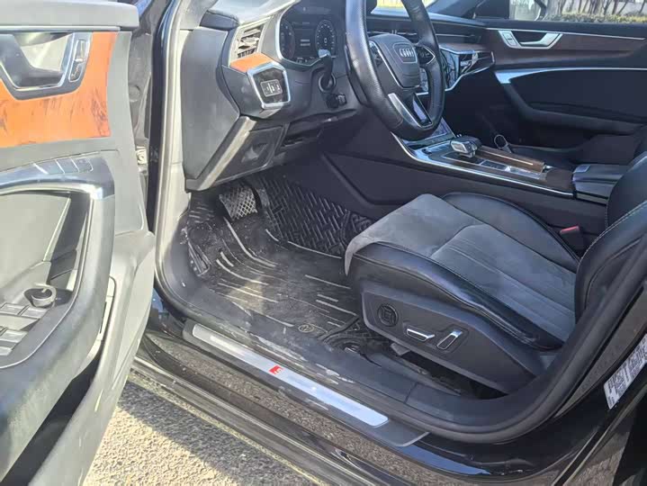 Фото 8 - Audi A6L