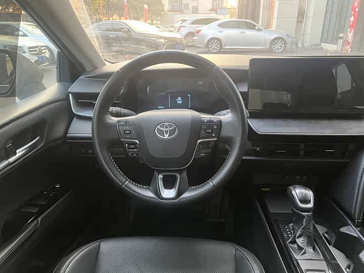 Фото 5 - Toyota Camry