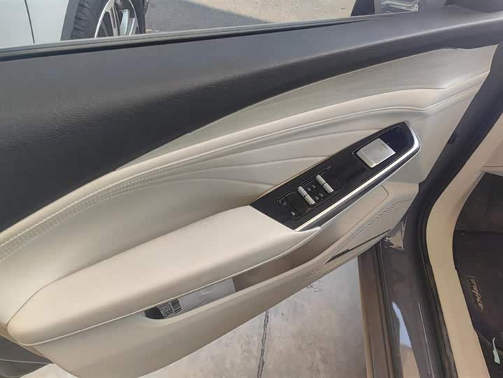 Фото 7 - Geely Preface L