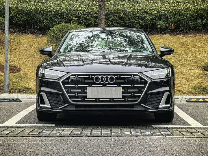 Фото 2 - Audi A7L