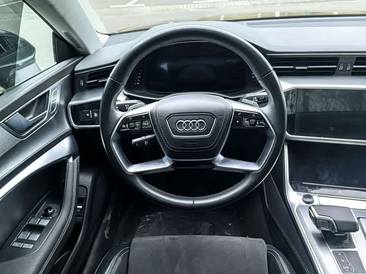 Фото 9 - Audi A7L