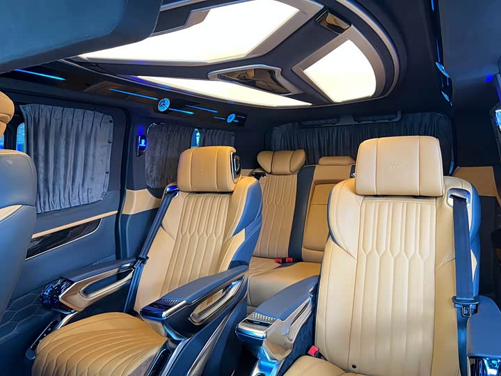 Фото 9 - Ford Tourneo